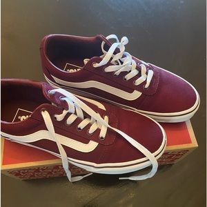 Van sneakers size 8, burgundy